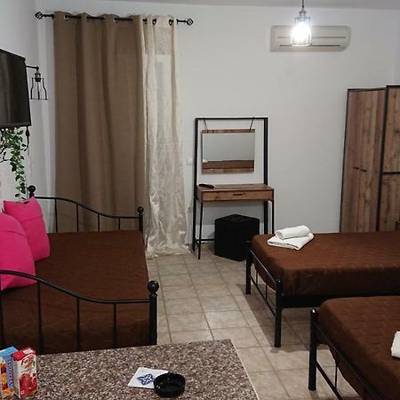 Glastros  Studios Kumarou מראה חיצוני תמונה